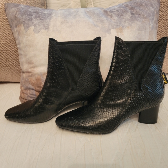 Donald J Pliner snake embossed bootie - Picture 5 of 12